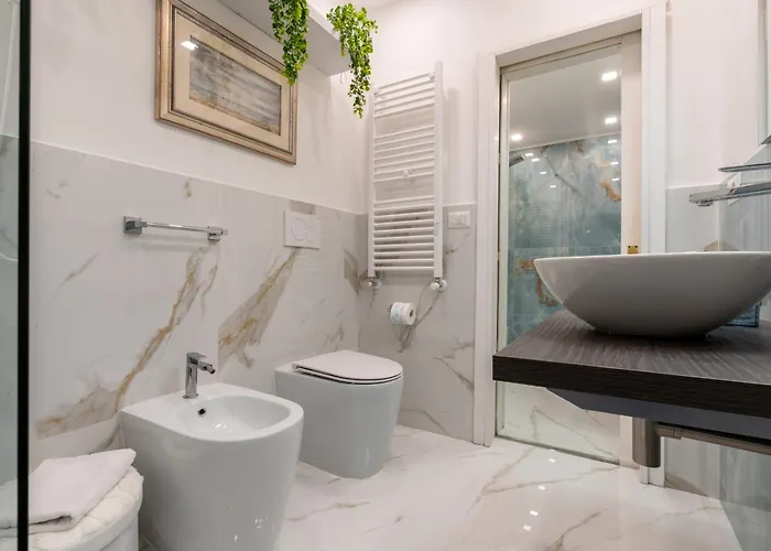 Apartment Deluxe - Jacuzzi & Cinema, 500m To Metro B, 6-8 Pax *