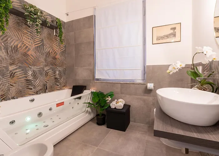 Deluxe - Jacuzzi & Cinema, 500m To Metro B, 6-8 Pax Apartment