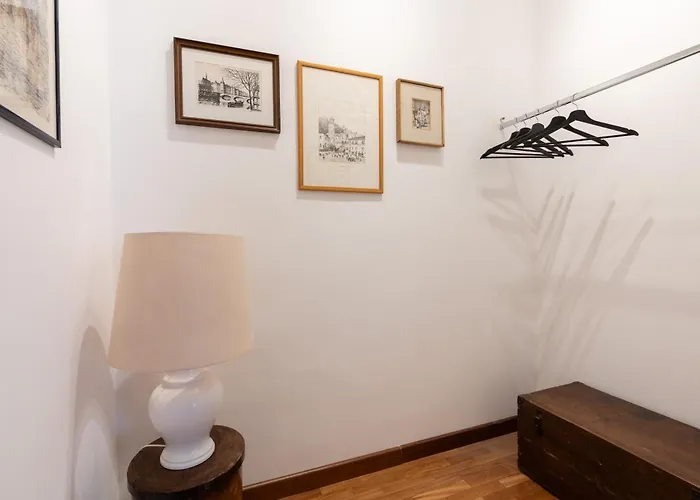 Deluxe - Jacuzzi & Cinema, 500m To Metro B, 6-8 Pax Apartment Rome