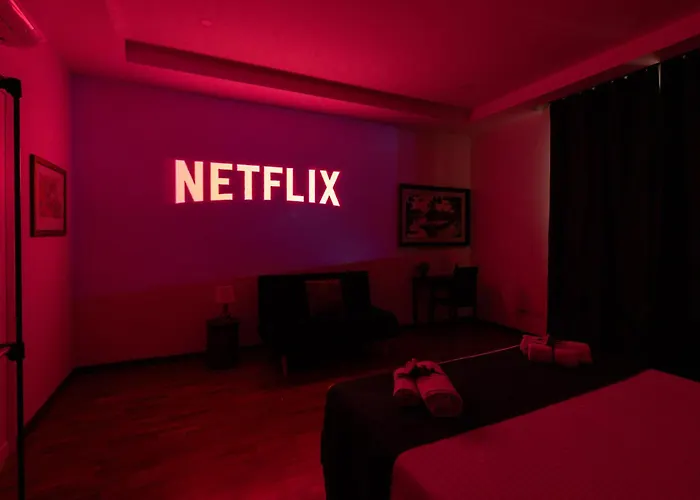 Deluxe - Jacuzzi & Cinema, 500m To Metro B, 6-8 Pax Apartment Rome